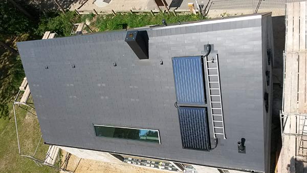 Dach mit Solaranlage